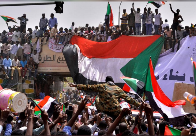 أزمة السودان تعصف بخريطة الاستقرار الداخلي