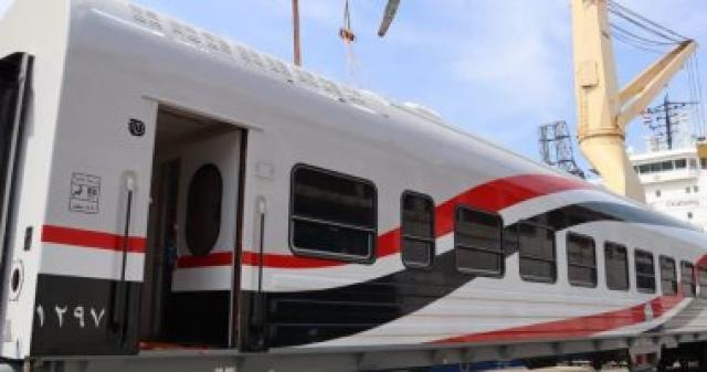”السكة الحديد” تستقبل دفعة من العربات المكيفة الجديدة عبر ميناء الإسكندرية