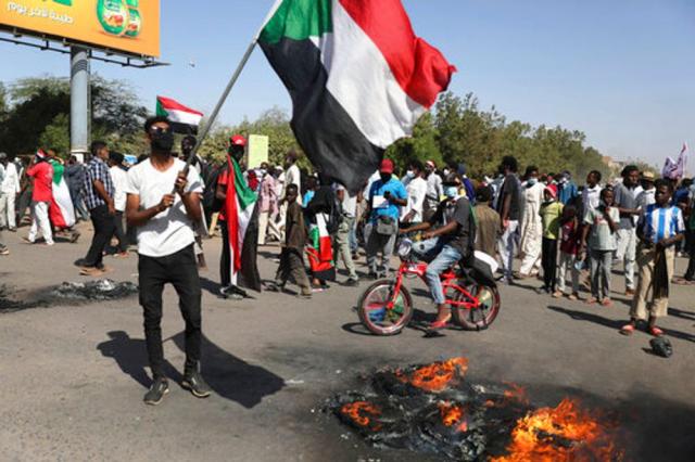 اتفاق احتواء الأزمة السودانية تلتهمه موجات الغضب الشعبى