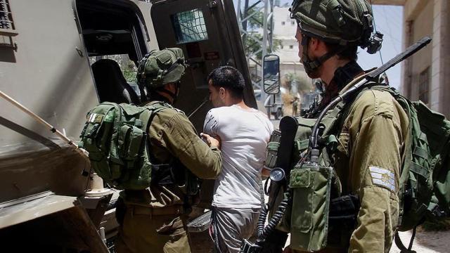 الاحتلال يعتقل 20 فلسطينيا من الضفة الغربية