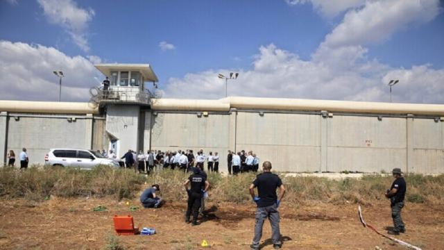 سجون الاحتلال تفرض عقوبات جديدة بحق الأسرى الفلسطينيين