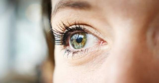 خبراء يربطون بين عدوى كورونا وأعراض تظهر على العين