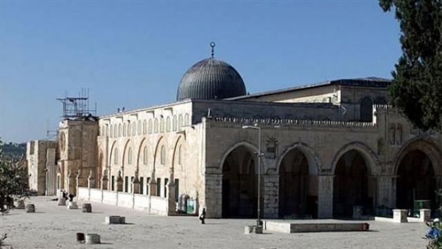 الاحتلال الإسرائيلي يمنع رفع أذان العشاء في المسجد الأقصى