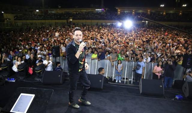 بالصور.. مصطفى قمر يختتم سهرات العيد بحضور الآلاف في أحد أندية القاهرة الجديدة