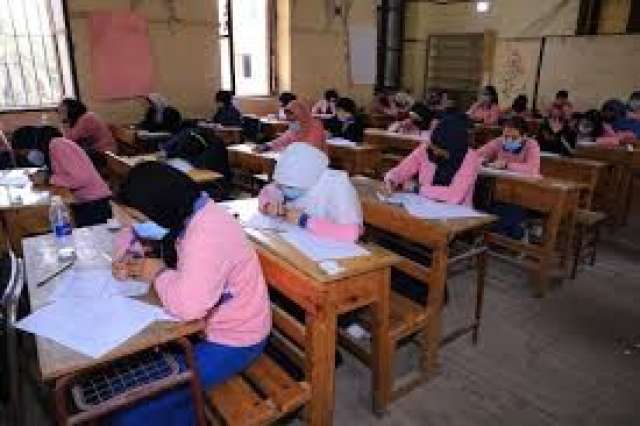 99.6٪ من طلاب الصف الأول الثانوي يؤدون امتحان مادة اللغة العربية إلكترونيًا