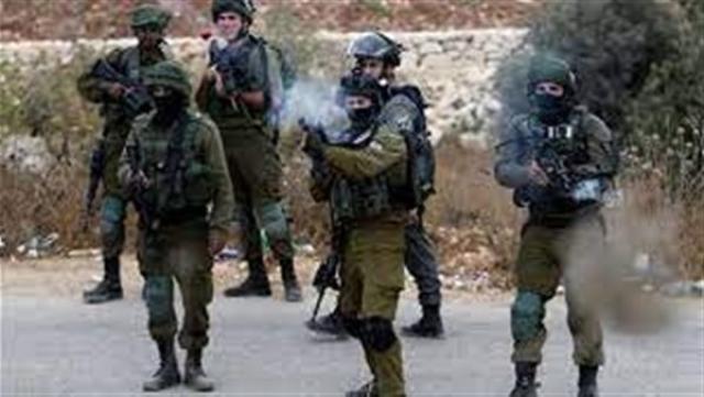 الاحتلال الإسرائيلي يقمع مسيرة كفر قدوم الأسبوعية ويصيب أربعة فلسطينيين بالرصاص