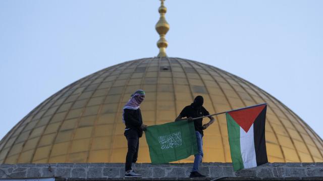 رفع العلم الفلسطيني في كافة مدارس البلاد