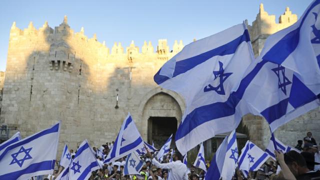 بينيت: نحتفل اليوم بتوحيد القدس عاصمتنا الأبدية التي سيرفع فيها علم واحد