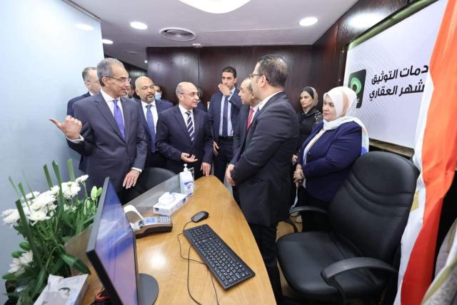 وزيرا العدل والإتصالات وتكنولوجيا المعلومات  يشهدان إفتتاح أول فرع توثيق مسائي داخل فرع شركة إتصالات مصر