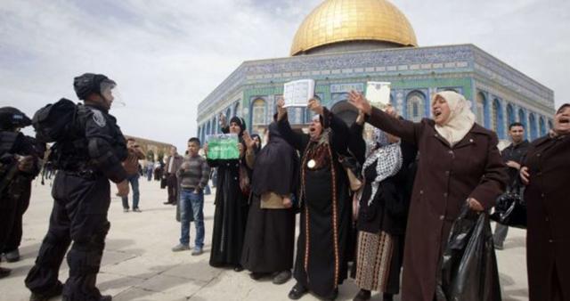 الاحتلال يعتقل سيدتين من المسجد الأقصى