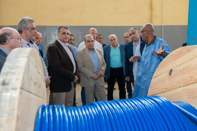 وزير الإنتاج الحربى يتفقد شركة حلوان للصناعات غير الحديدية