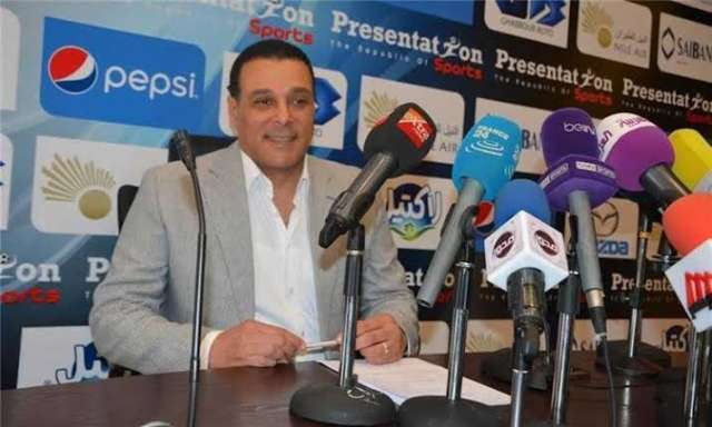 غضب في اتحاد الكرة بسبب تدخلات وزير الرياضة  للإبقاء على عصام عبد الفتاح