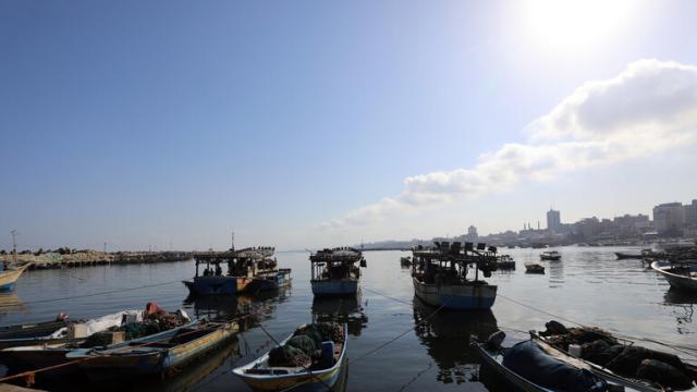 الاحتلال يستهدف الصيادين في بحر غزة