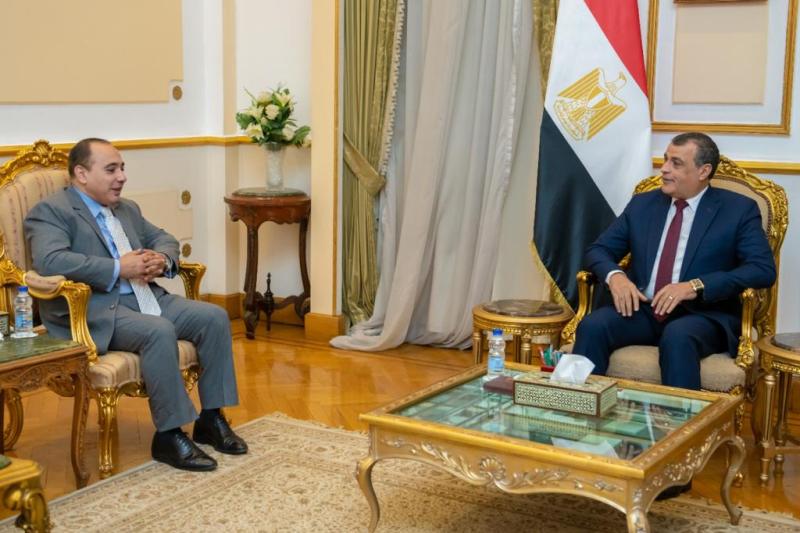 وزير الدولة للإنتاج الحربي يستقبل سفير مصر بجمهورية كينيا لمناقشة سبل تعزيز محاور التعاون الثنائى بين الجانبين