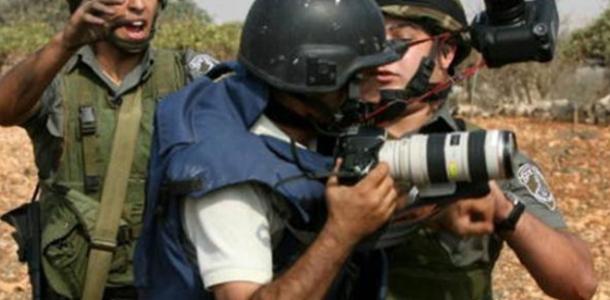 إصابة 3 صحفيين فلسطينيين جراء اعتداء الاحتلال خلال قمع فعالية ضد الاستيطان بالخليل