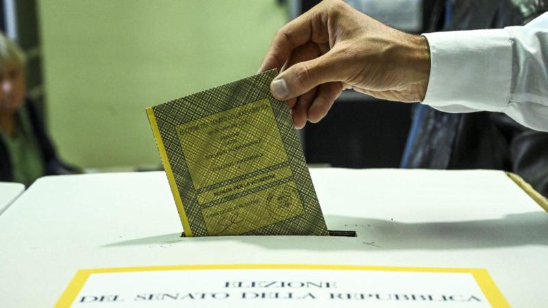 استطلاعات الرأي تتنبأ بنتائج الانتخابات الإيطالية حتى الآن