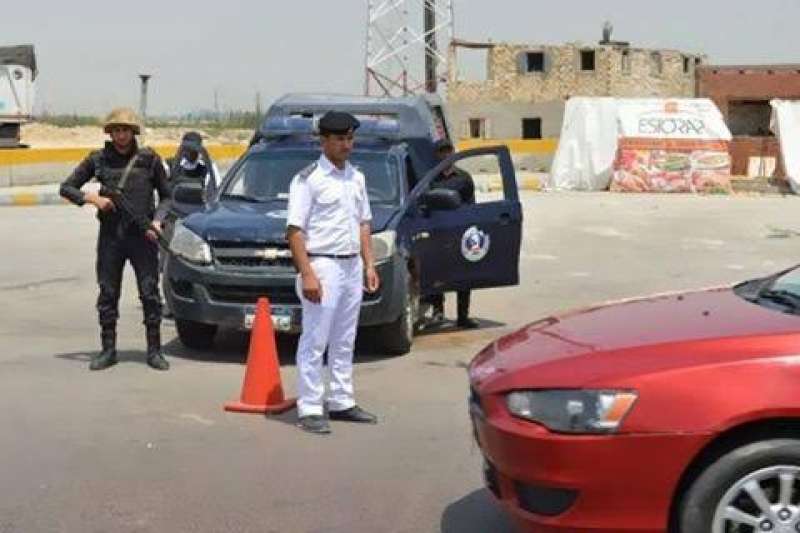كشف ملابسات فيديو يظهر سرقة سيارة ربع نقل لجزء من سور حديدي لكوبري بالإسكندرية