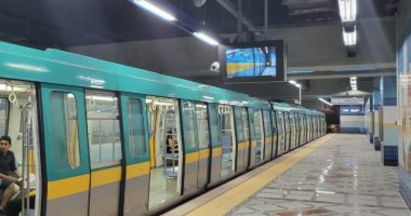 شاهد توافد الركاب على محطات المترو الجديدة بالخط الثالث
