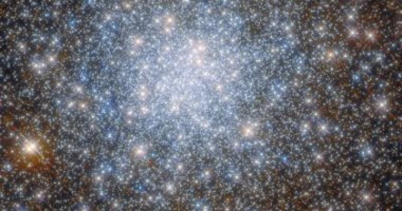 علماء الفلك يكتشفون زوجًا من النجوم يبدو وكأنه يدور حول بعضه البعض كل 51 دقيقة