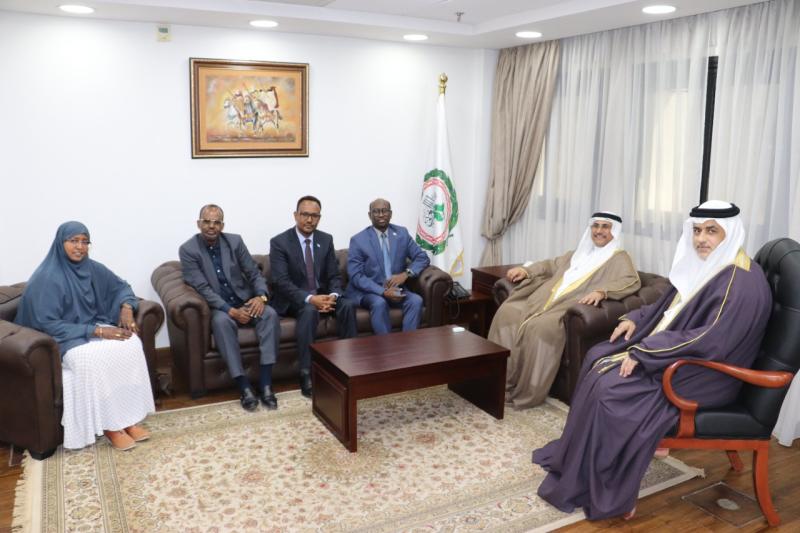 «العسومي» يستقبل أعضاء جمهورية الصومال الجدد بالبرلمان العربي