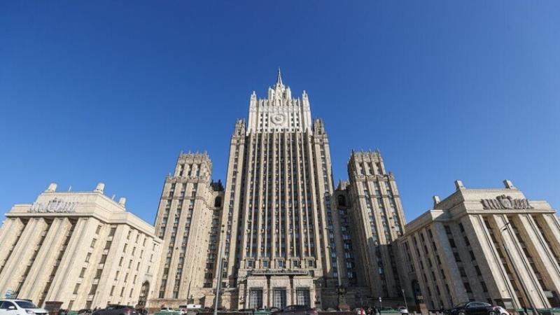 موسكو: محاولات باريس لإفساد العلاقات بين روسيا وأرمينيا وأذربيجان محكوم عليها بالفشل