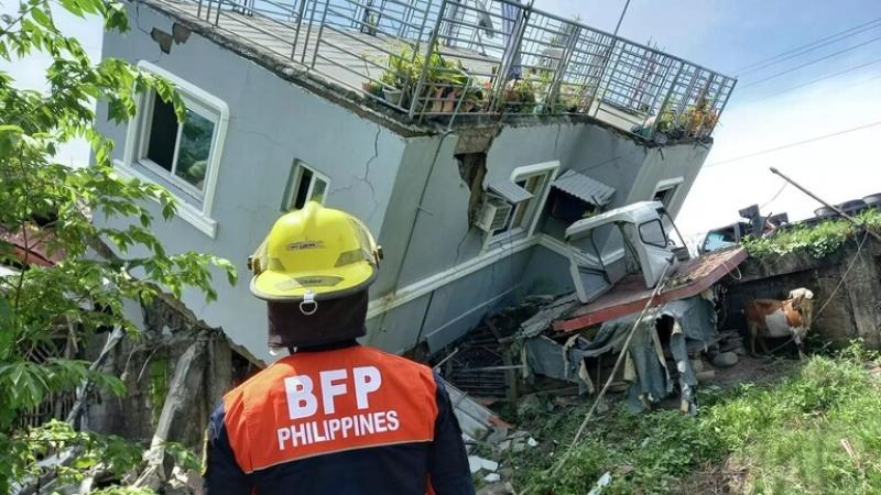 مقتل 13 شخصًا جراء الانهيارات الأرضية والفيضانات في جنوب الفلبين