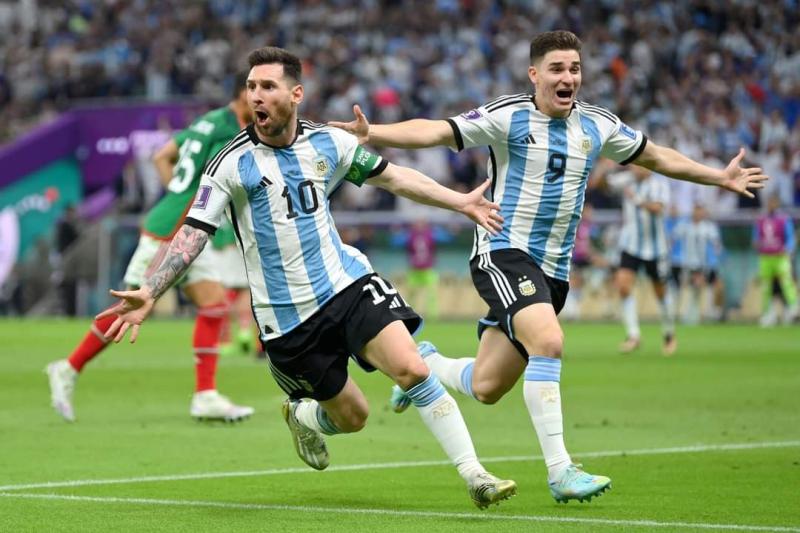 ميسي ورفاقه يجددان آمال الأرجنتين بالفوز على المكسيك