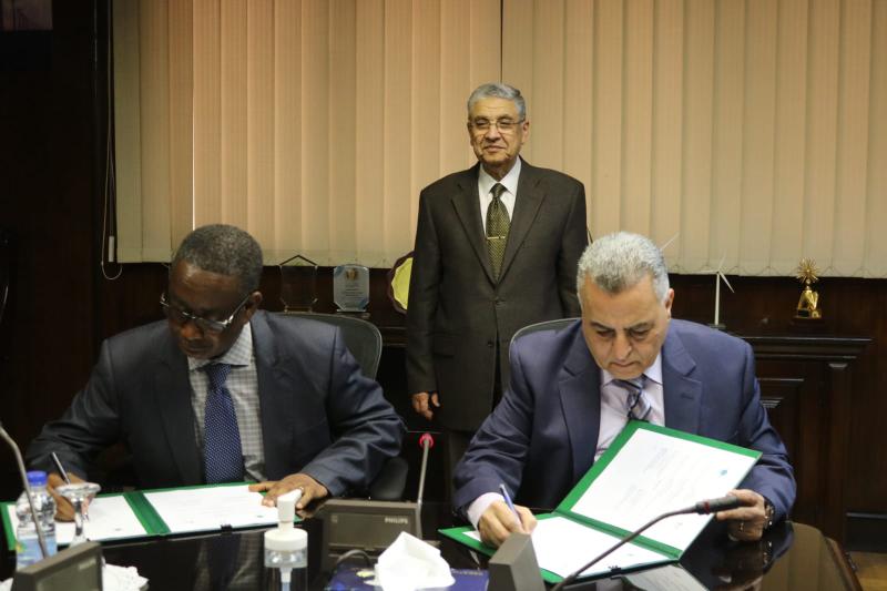 وزير الكهرباء يشهد توقيع مذكرة تفاهم مع اللجنة الأفريقية للمواصفات الكهروتقنية