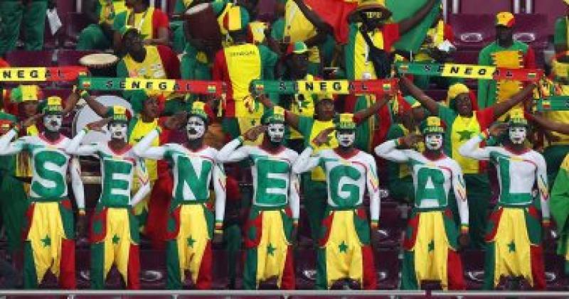 جماهير السنغال والإكوادور يشعلون أجواء استاد خليفة بكأس العالم 2022