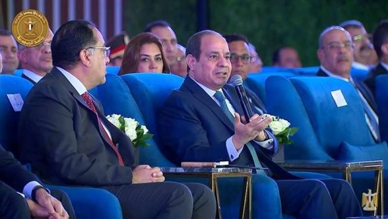 الرئيس السيسي: الشعب المصري يحول كل أزمة إلى فرحة بالتكاتف والتلاحم