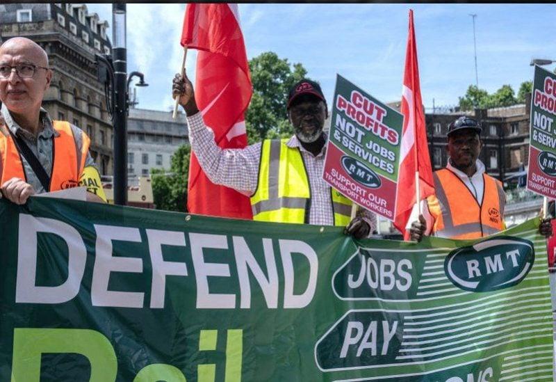 بريطانيا: عمال السكك الحديدية يضربون خلال الكريسماس رغم استمرار المحادثات