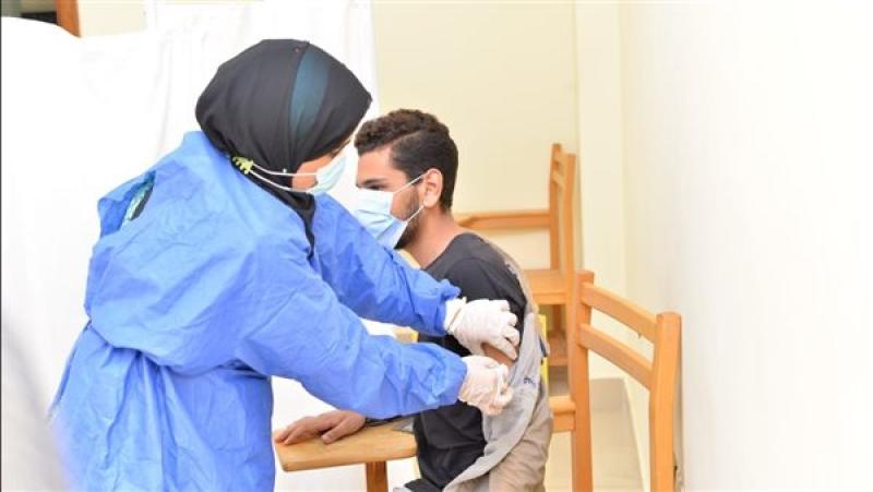 تطعيم أكثر من 432 ألف مواطن ضد كورونا ضمن «طرق الأبواب»