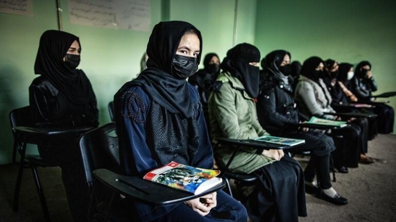 الاتحاد الأوروبي يدين قرار طالبان منع النساء من العمل في المنظمات غير الحكومية