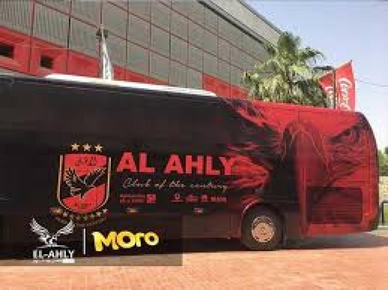 الدوري الممتاز| حافلة الأهلي تصل استاد القاهرة استعدادًا لمباراة الزمالك