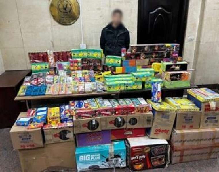 ضبط أحد الأشخاص بالقاهرة بحوزته أكثر من مليون قطعة ألعاب نارية بقصد الإتجار