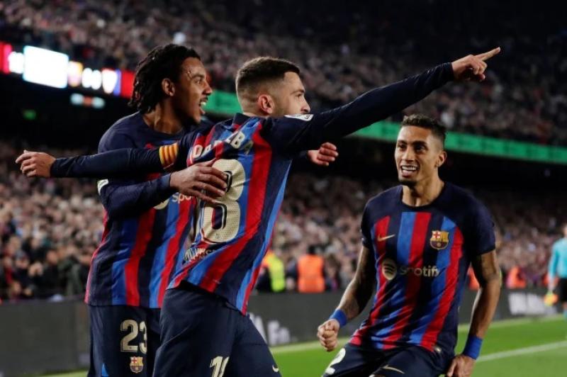 برشلونة يعزز صدارته للدوري الإسباني بفوز ثمين على ريال مدريد