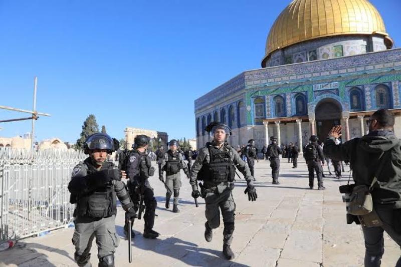 اقتحام عشرات المستوطنين للمسجد الأقصى بحراسة من شرطة الاحتلال