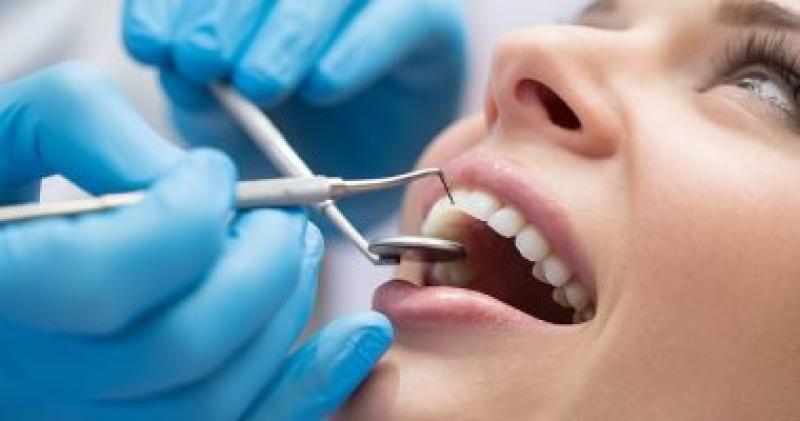 علامات تشير لنقص الكالسيوم في جسمك.. منها تجاويف الأسنان والأرق