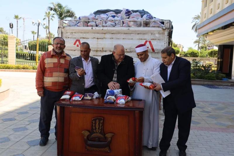 وصول الدفعة الرابعة من 65 ألف شنطة رمضانية لتوزيعها على الأسر المستحقة بكفر الشيخ