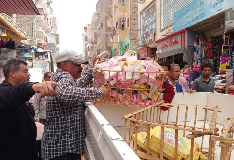 محافظ سوهاج: تحرير 20 محضرا تموينيا وضبط لحوم وحلوى غير صالحة في حملات بالمراغة وطهطا