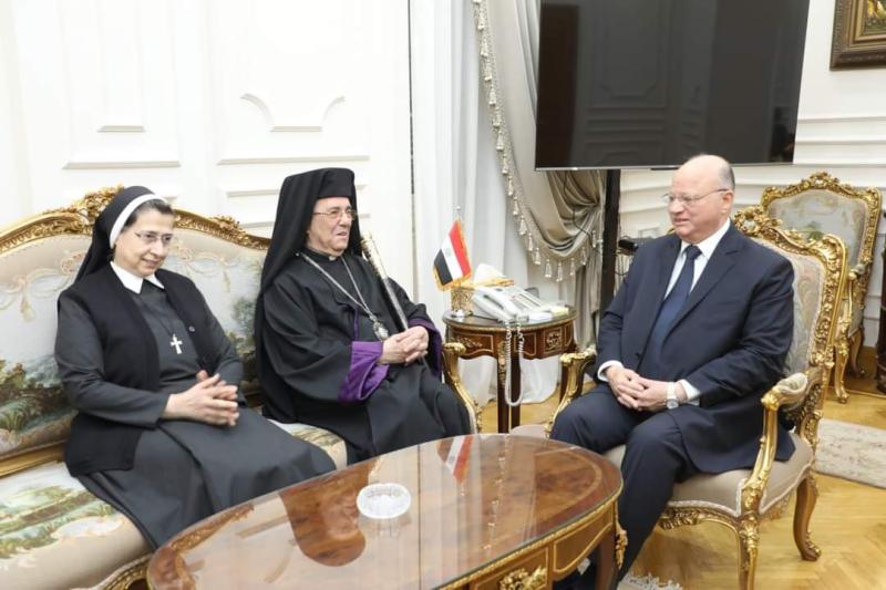 محافظ القاهرة يستقبل وفد بطريركية الأرمن الكاثوليك للتهنئة بعيد الفطر المبارك