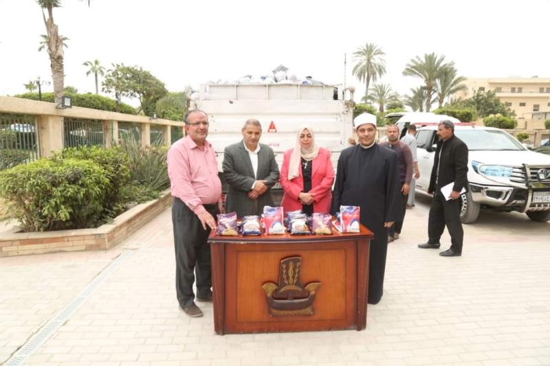محافظ كفر الشيخ: وصول 2700 شنطة رمضانية لتوزيعها على الأسر المستحقة