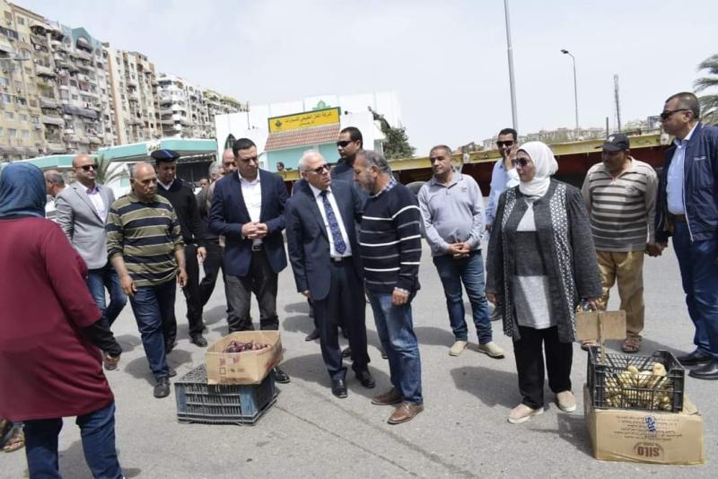 محافظ بورسعيد يوجه برفع الإشغالات والتعديات بمحيط شارع عبد الرحمن شكري