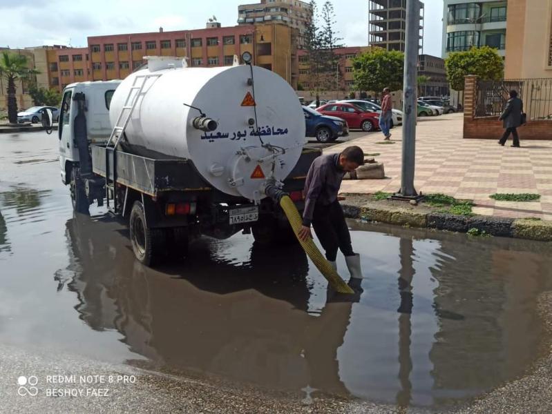 محافظ بورسعيد: جهود مكثفة من الأحياء لرفع آثار الأمطار والتعامل السريع مع موجة الطقس