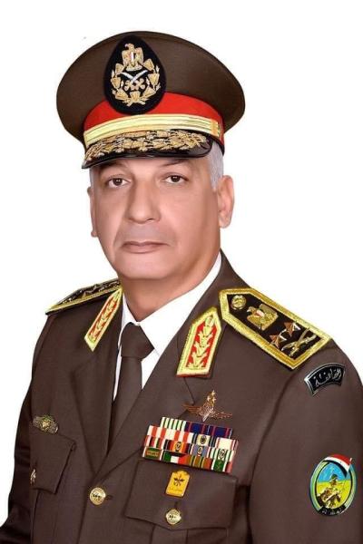 وزير التنمية المحلية يهنئ وزير الدفاع بحلول عيد الفطر المبارك
