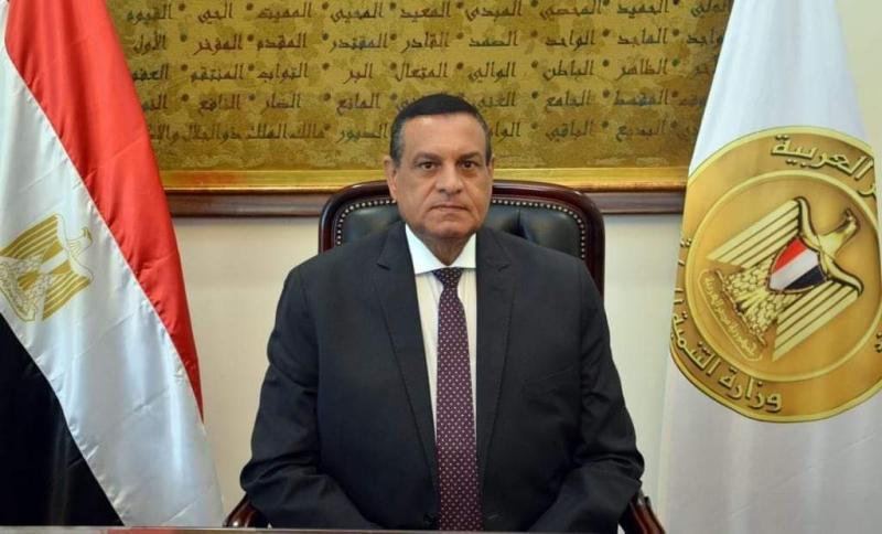 وزير التنمية المحلية يهنئ الرئيس السيسى بحلول ذكرى عيد تحرير سيناء