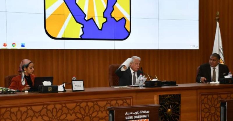 محافظ جنوب سيناء يرأس مؤتمر المتابعة الأسبوعي لمتابعة تنفيذ المشروعات ويشيد بجهود الدولة في تعمير وتنمية سيناء