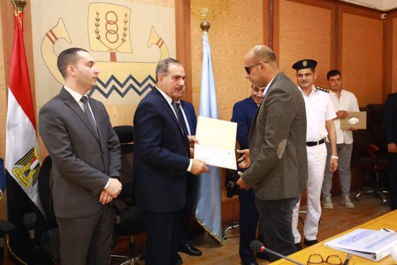تخصيص أراضي لإقامة مشروعات خدمية وتكريم المتميزين في المجلس التنفيذي لكفر الشيخ