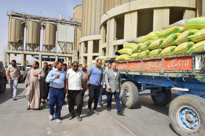 محافظ أسيوط يعلن ارتفاع توريد محصول القمح الى 2131 طنا للشون والصوامع