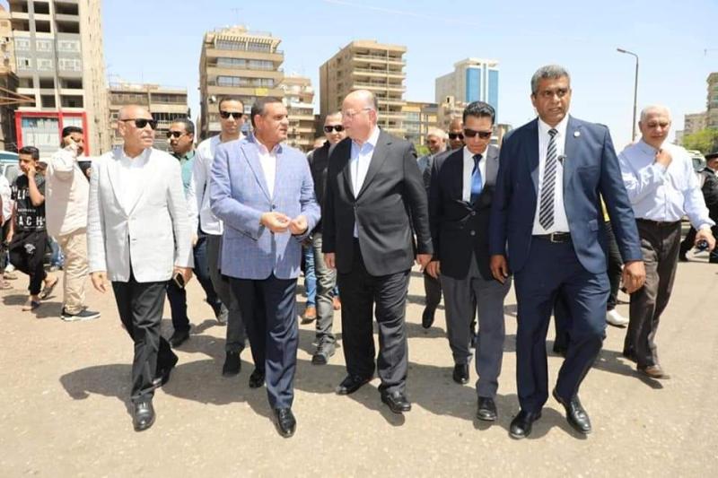 وزير التنمية المحلية ومحافظ القاهرة يتفقدان موقفي الألف مسكن وعبدالمنعم رياض